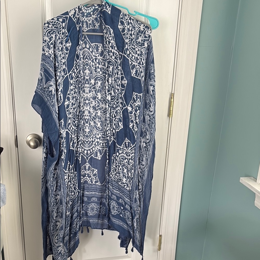 Lovestitch Blue and White Patterned Wrap